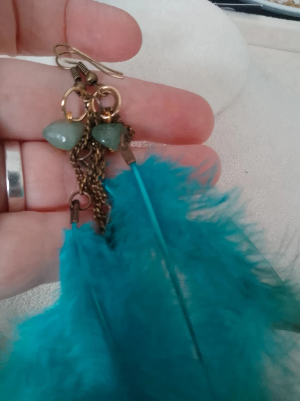 Boucles d'oreilles bohèmes plumes et pierres naturelles – photo 3